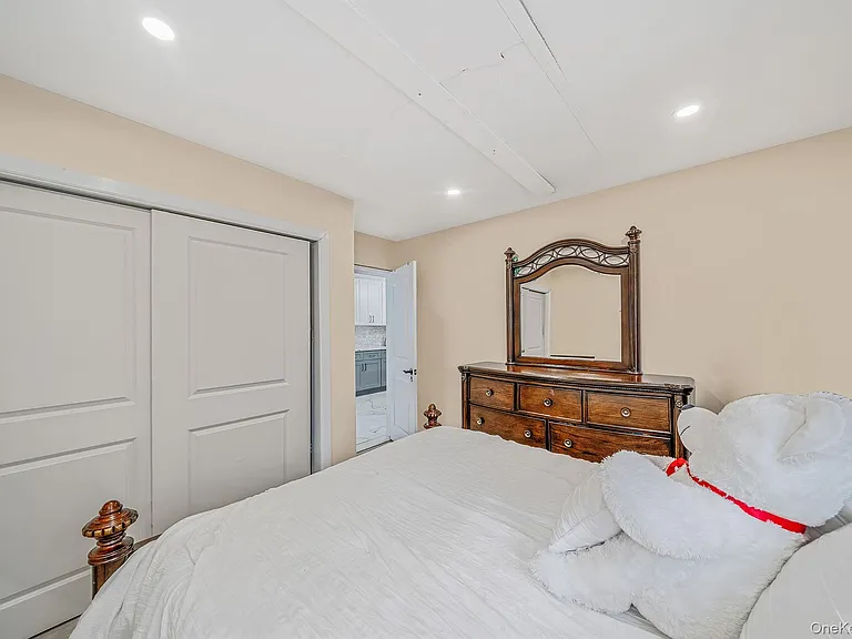 158 Mohawk St — Photo 9