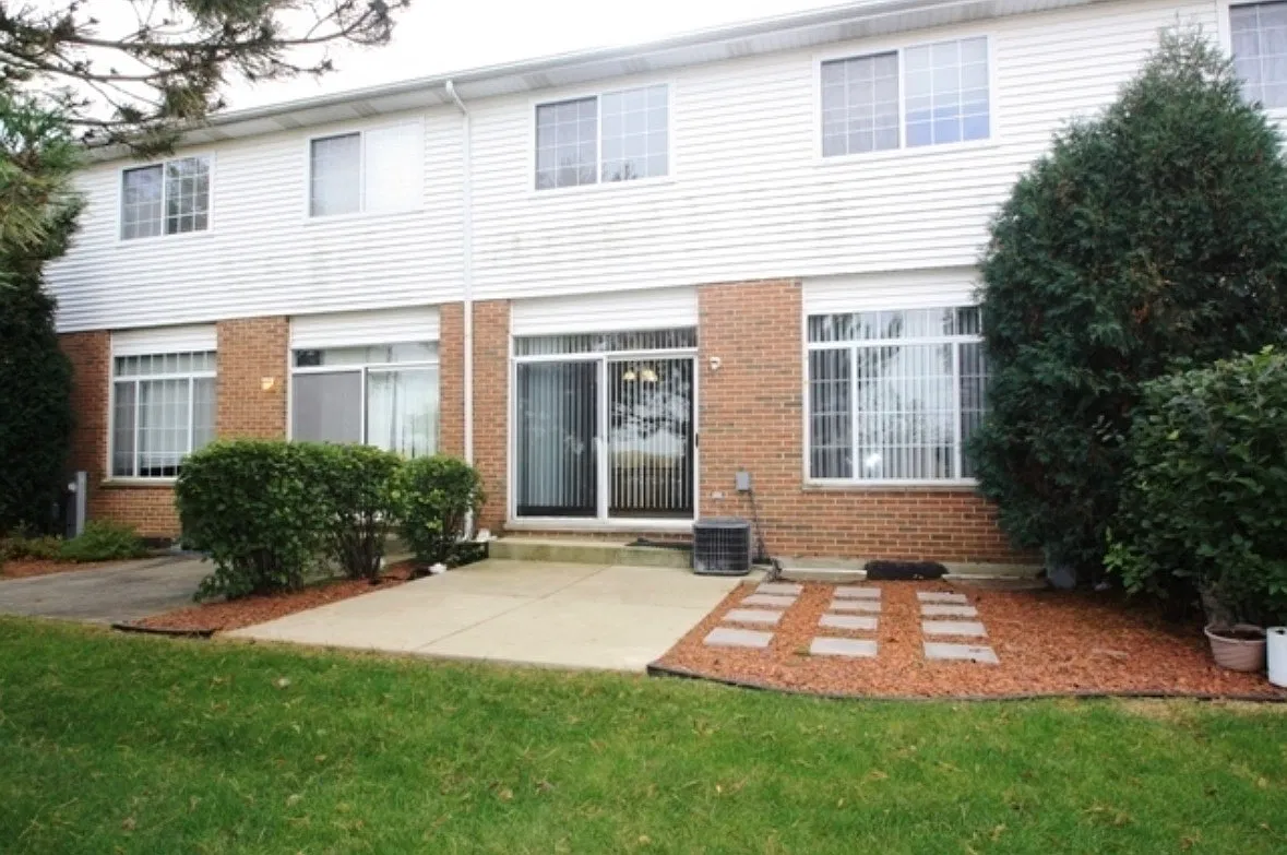 3 bed, 2.5 bath, 1408 sqft, $3,000 — Photo 2