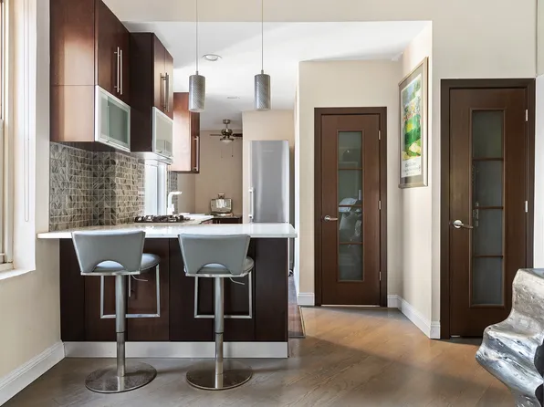 220 Madison Avenue image 10 of 14