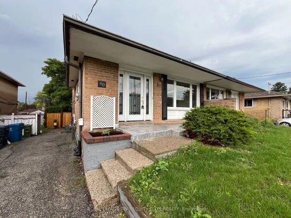 40 Pender Cres, Toronto, ON M1T 2M7