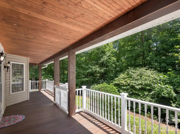 49 Indian Ridge Trl, Hendersonville, NC 28739
