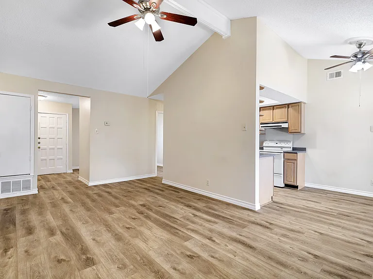 6123 Pecan Trl — Photo 3