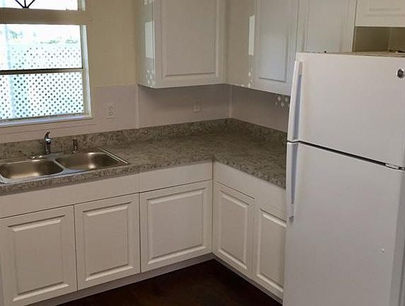 3rd image of 1202 Croton Dr