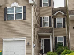 5260 Spring Ridge Dr E, Macungie, PA 18062
