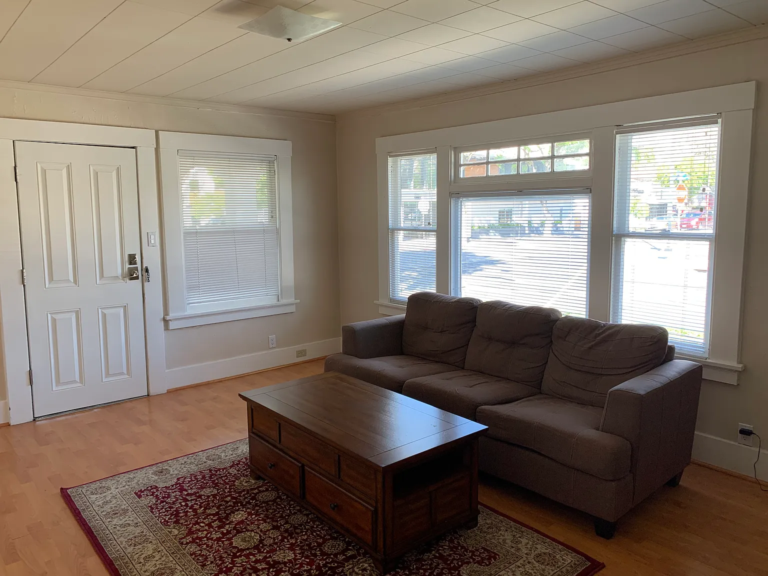 1005 Villa St — Photo 4