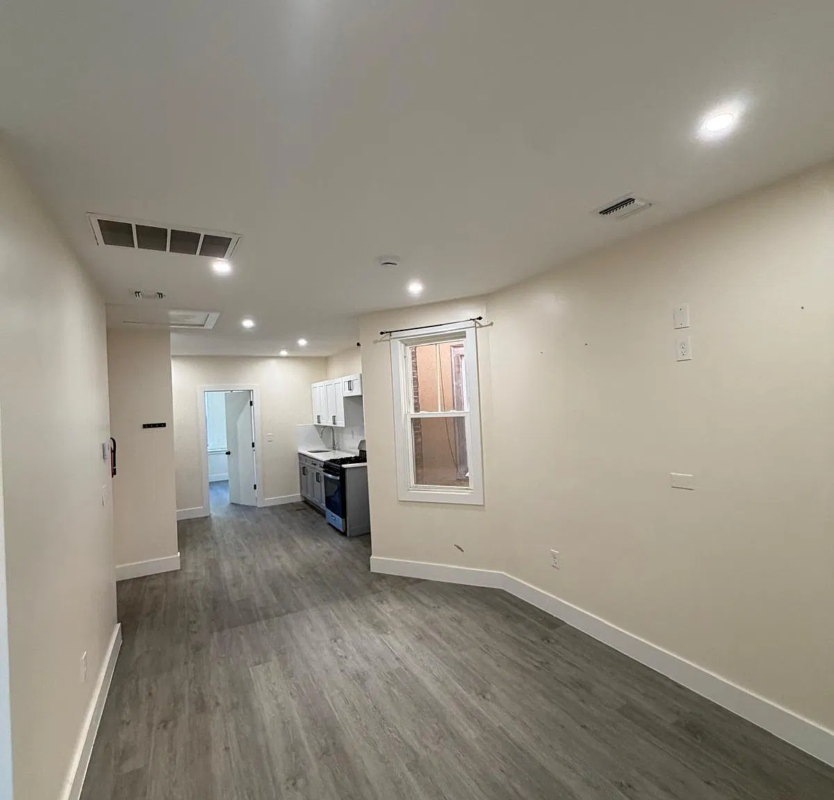 170 S Center St — Photo 3
