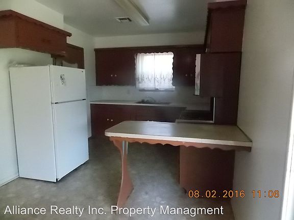 5th image of 401 Spruce Dr