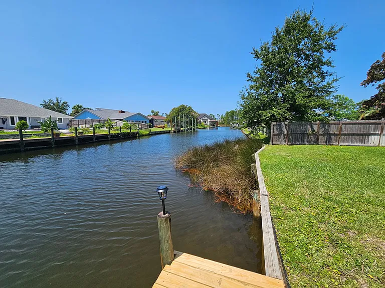 2103 Coral Dr — Photo 45