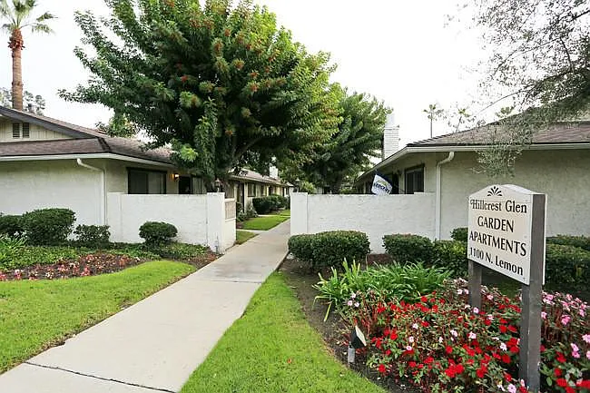 1100 N Lemon St — Photo 1