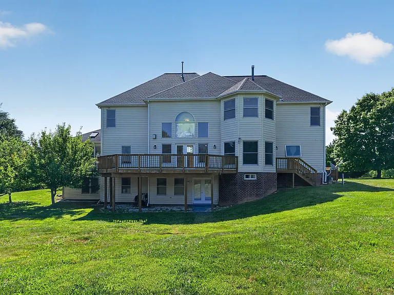 13031 Twelve Hills Rd — Photo 32