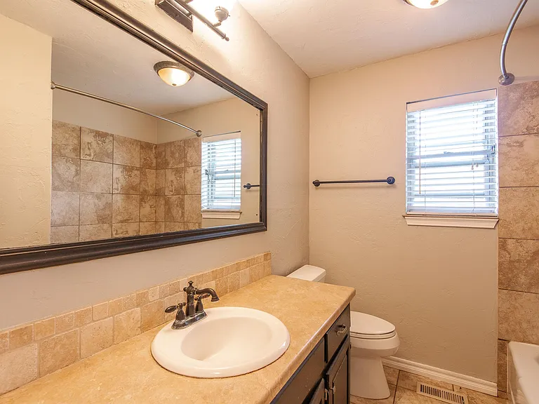 205 E 30th St #1 — Photo 25