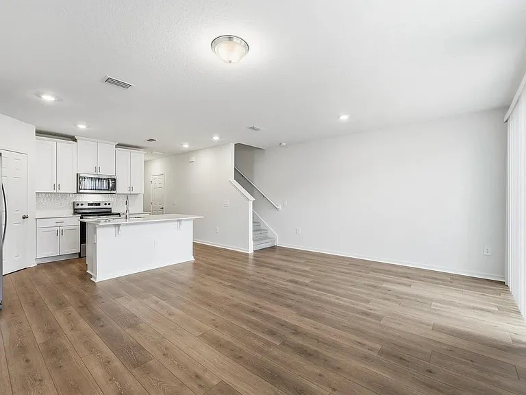16326 Bird Of Paradise Ave — Photo 3