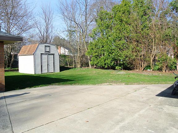 2nd image of 3827 Navaho St SW
