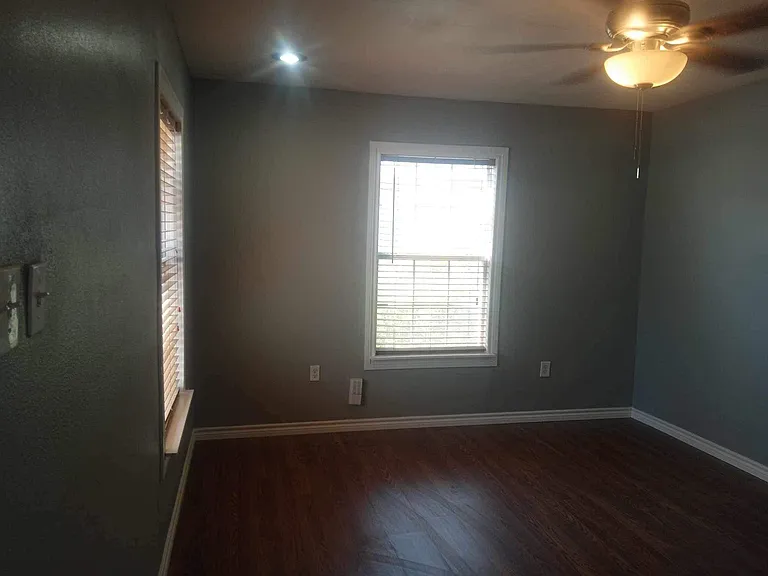 607 E Southcross Blvd — Photo 7