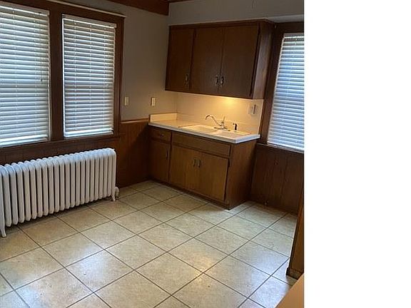5th image of 618 E 158th St