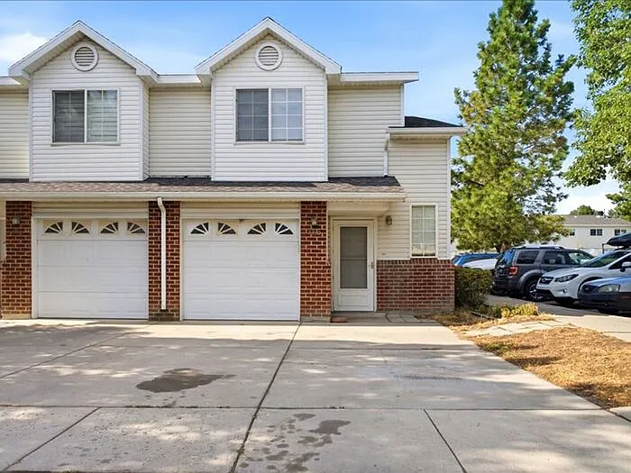 3 bed, 2.5 bath, 1005 sqft, $1,595 — Photo 1