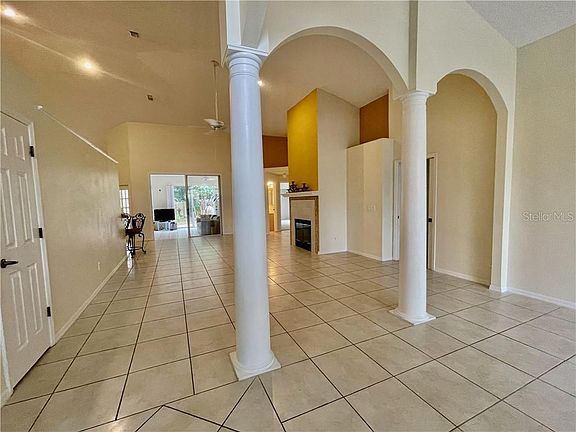2nd image of 3879 Kingston Oaks Cv