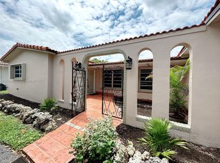 610 NW 93rd Ter, Pembroke Pines, FL 33024