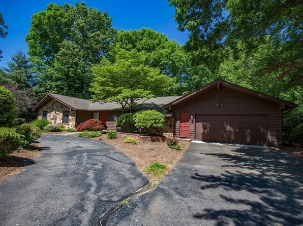 26 Brooks Rd, Longmeadow, MA 01106