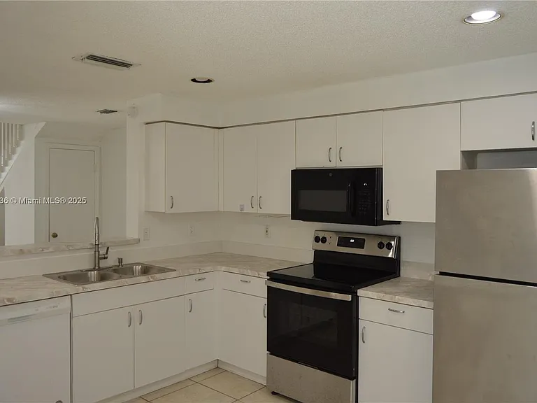 1527 Veracruz Ln — Photo 5