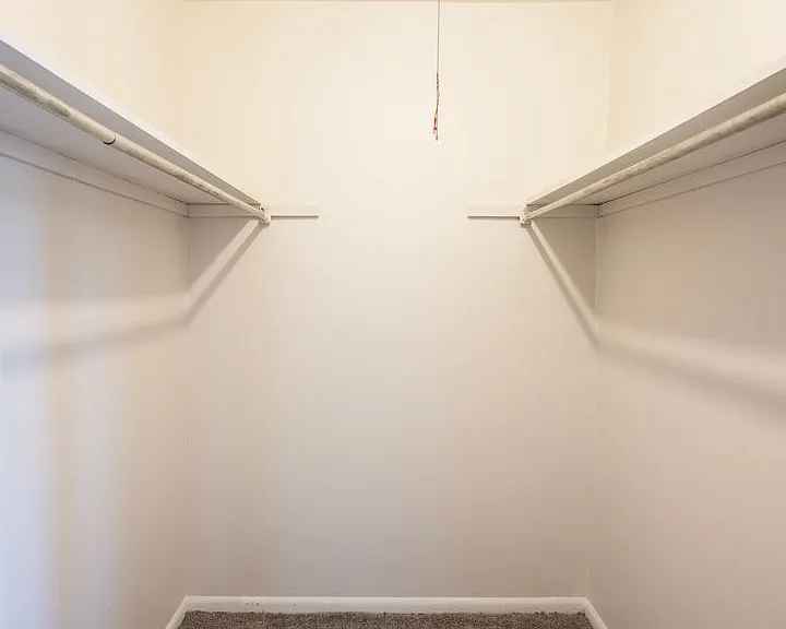 Tomlinson Court Apartments — Photo 36