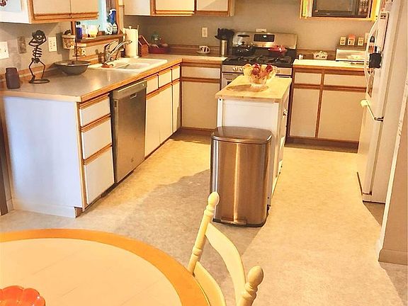 5th image of 3165 Canterbury Dr