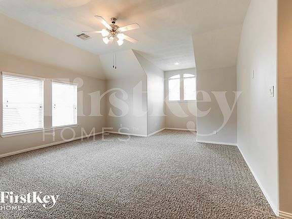 5th image of 2807 Angela Way Dr