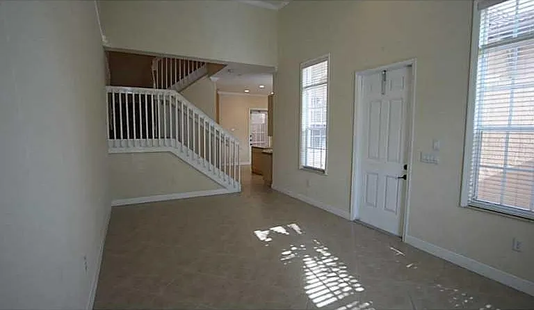 515 SW 147th Ave — Photo 2