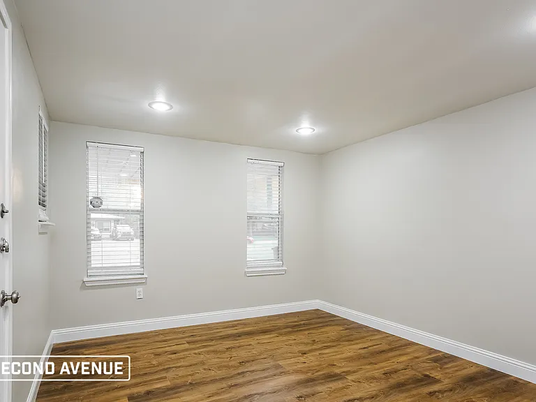 1011 Usher St — Photo 11