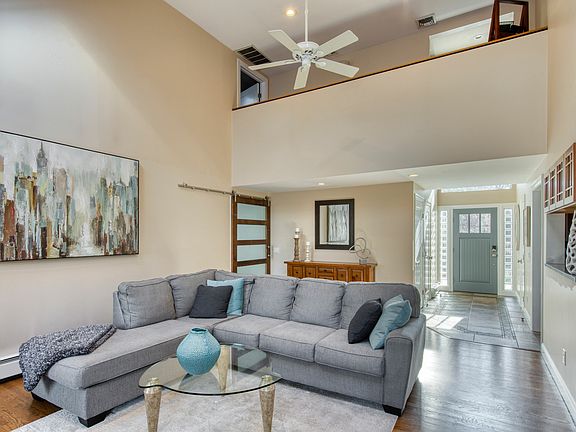 2nd image of 3 Woodview Way