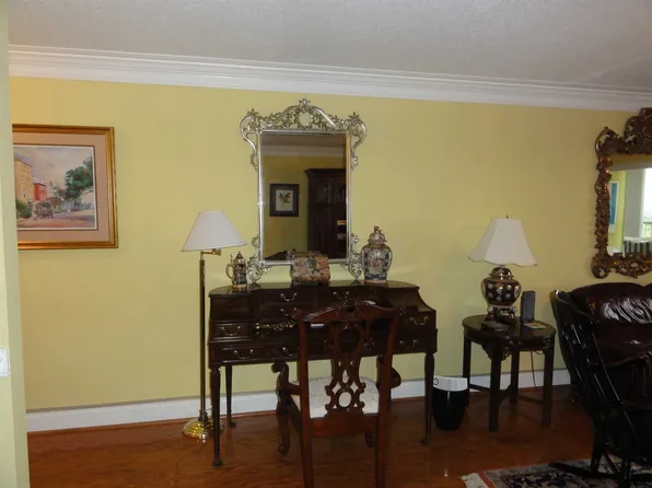 1825 Saint Julian Pl APT 14L, Columbia, SC 29204
