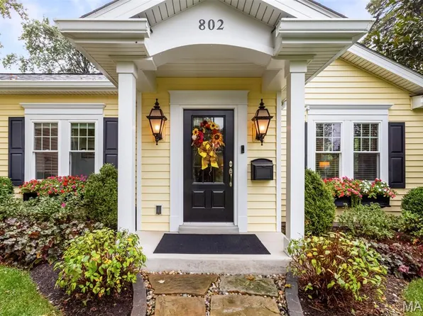 802 S Berry Rd, Saint Louis, MO 63122