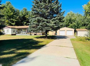 8126 W Kelly Rd, Lake City, MI 49651
