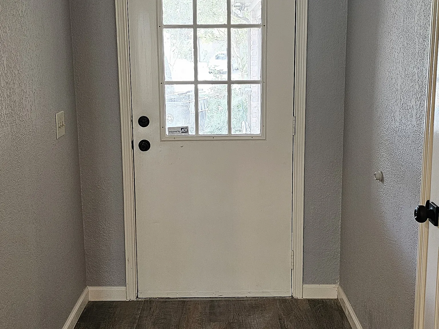 4 bed, 1932 sqft, $2,150 — Photo 1
