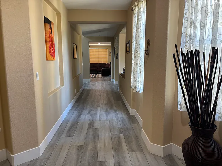 4800 Village Green Dr — Photo 8