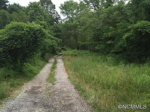 5th image of 44 Edgewood Road Ext