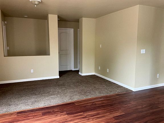 4th image of 404 Pescadero Ave