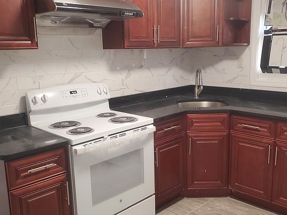 5th image of 114 Kingston Ave