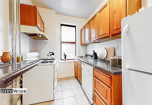 4th image of 19 E 109th St #24
