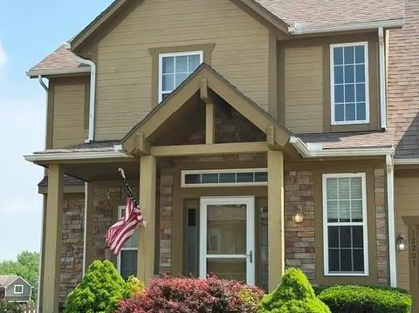 12207 Pebble Beach Dr, Kansas City, KS 66109