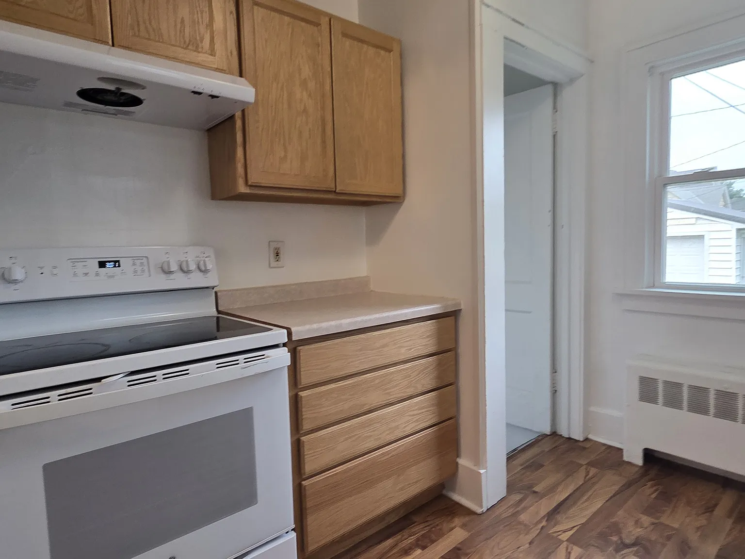 5 bed, 1060 sqft, $2,050 — Photo 3