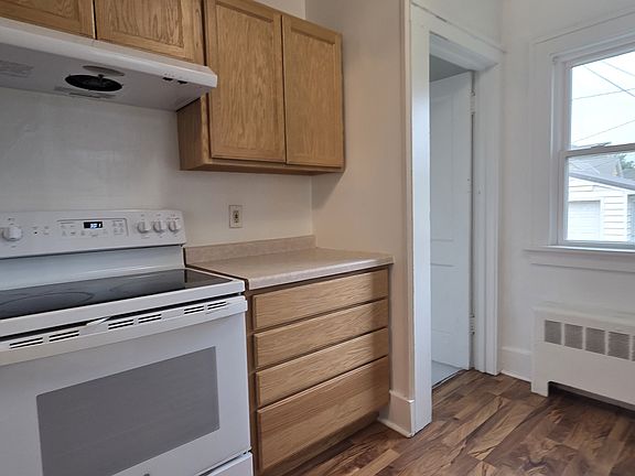 3rd image of 374 W Mark St