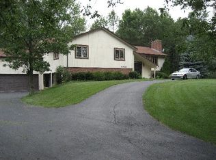 10525 N Stratford Pl, Mequon, WI 53092