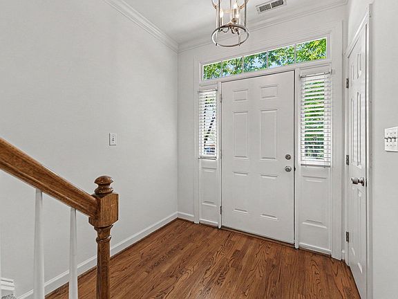 4th image of 704 Parkham Ln