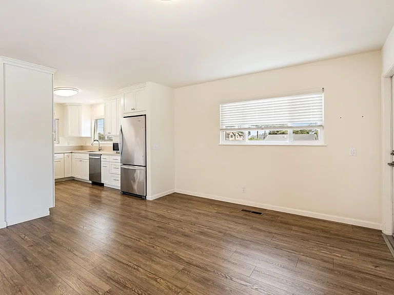 222 Mortimer Ln — Photo 11