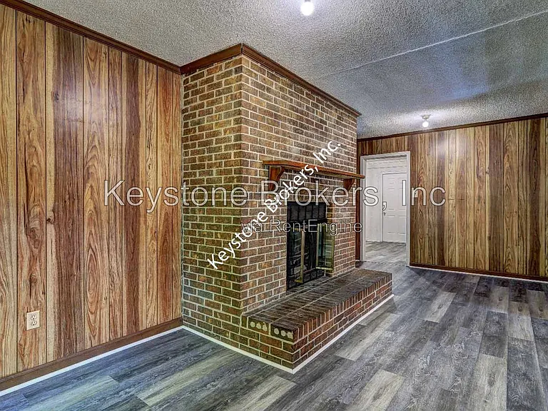 509 Lynmore Cir — Photo 3