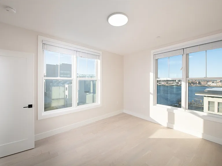 425 Border St #407 — Photo 8