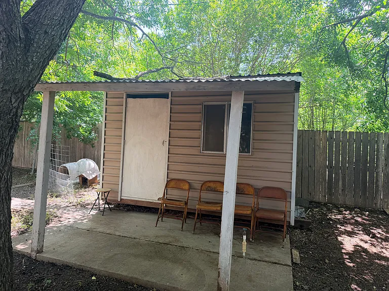 607 Estes Dr — Photo 6