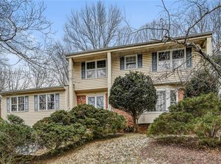 9 Apache Ct, East Brunswick, NJ 08816