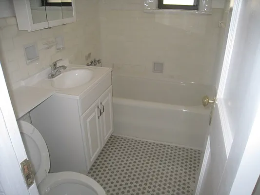 Rented by Alexiou Realty | media 6